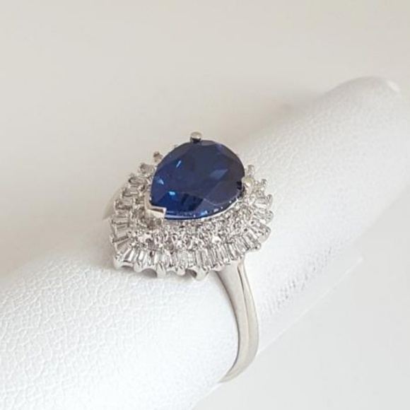 10k white gold lab sapphire ring - Picture 2 of 2